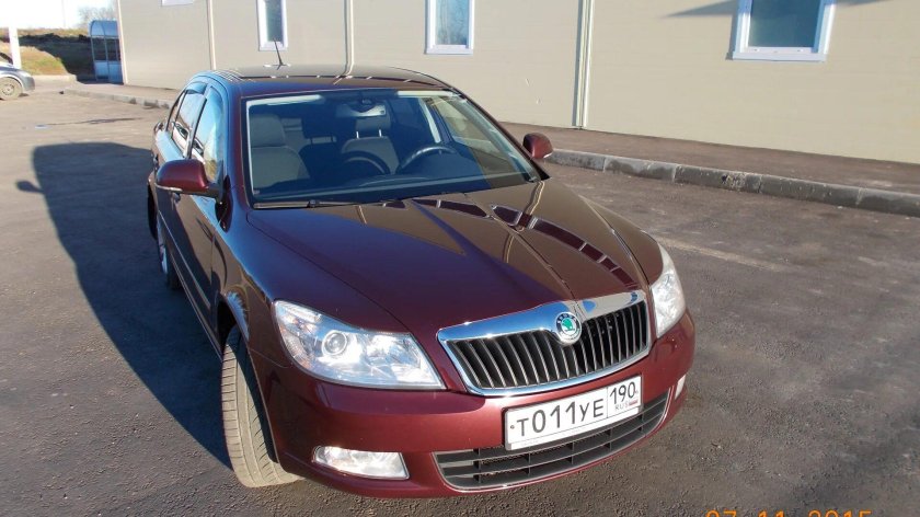 Skoda Octavia бордовая
