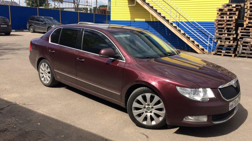 Шкода Суперб бордовая