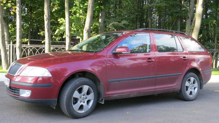 Шкода Октавия Вишневая