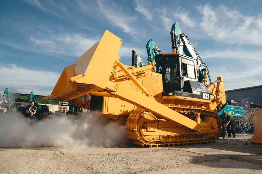 Бульдозер Beezone d32