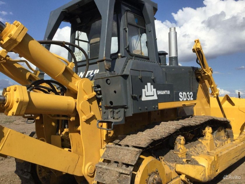 Бульдозер Shantui sd32