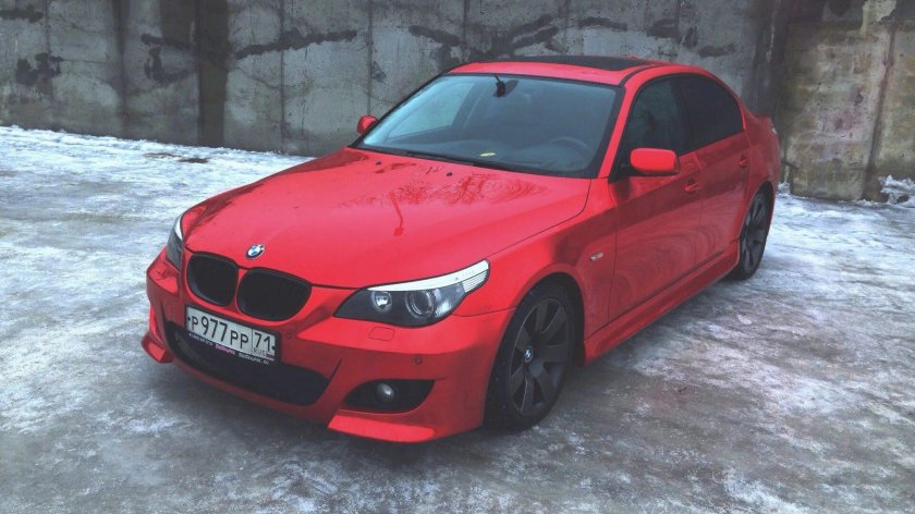 BMW e60 красная