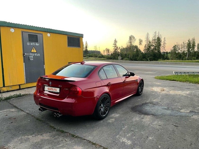 БМВ е90 красная