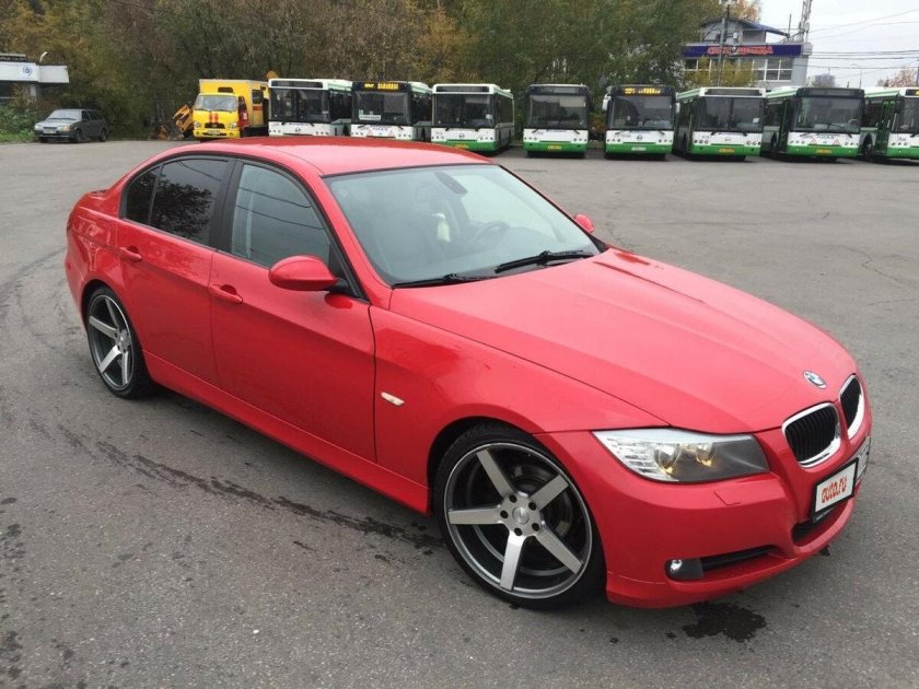 Е91 BMW красная