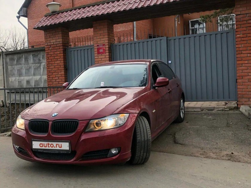 БМВ е90 красная