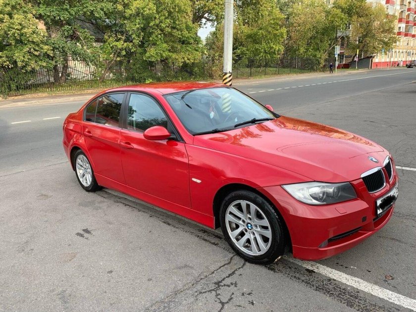 БМВ е90 красная