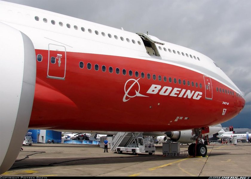 Боинг 747 8 в РОБЛОКСЕ