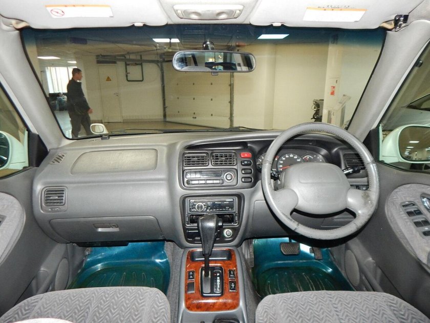 Suzuki Escudo салон 2002