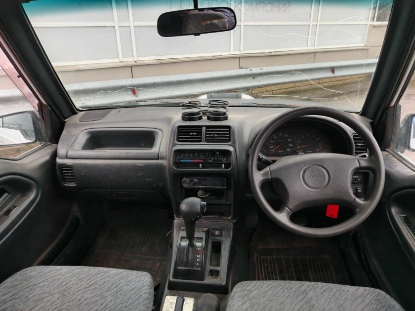 Сузуки эскудо 1 поколение салон