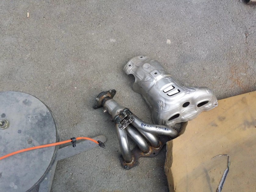 Выпускной коллектор Логан 1.6 8