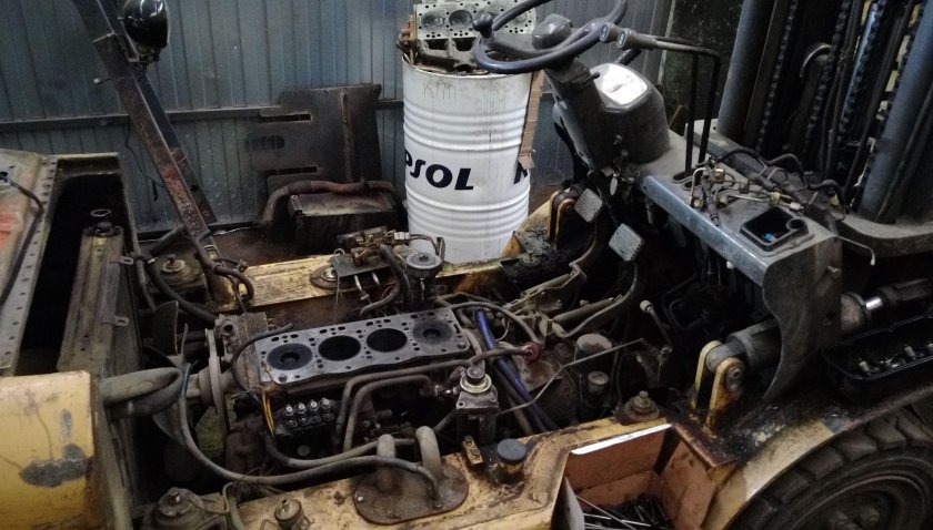 Погрузчик с ДВС 402