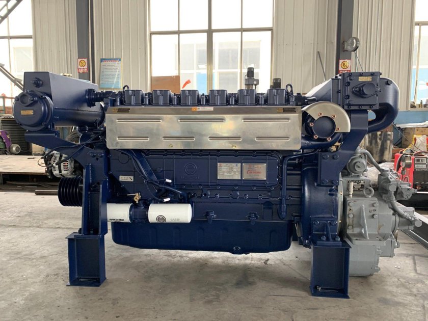 Судовой дизельный двигатель