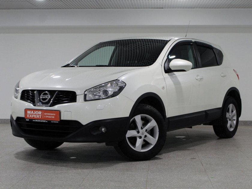 Nissan Qashqai 2013 — 2019 II белый