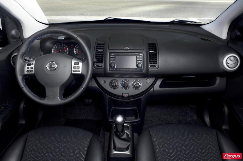 Nissan Note 2012 салон