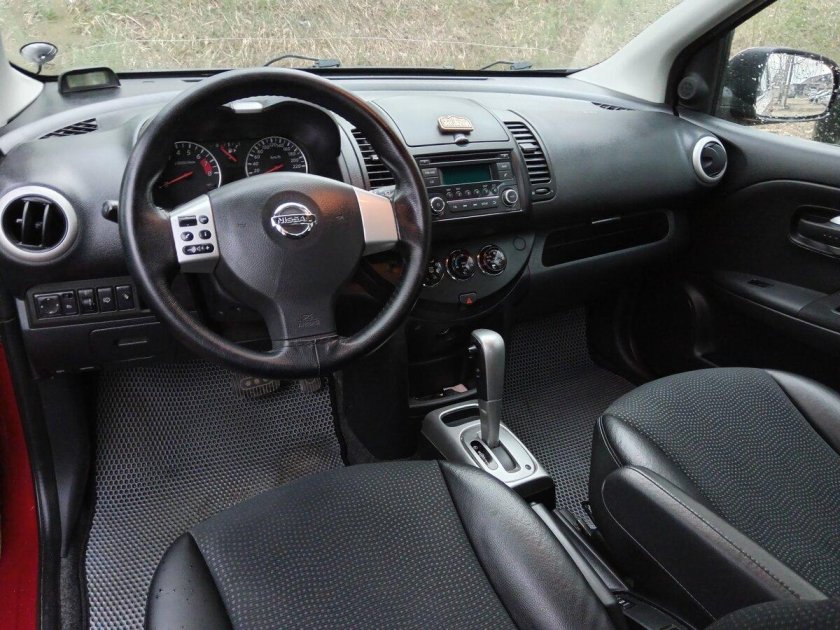 Nissan note 2005 салон