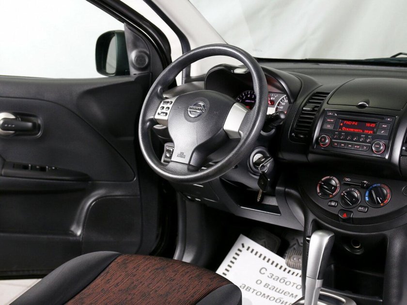 Nissan Note 2010 салон