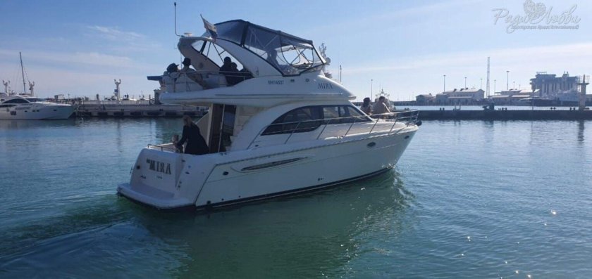 Яхта Bayliner 275