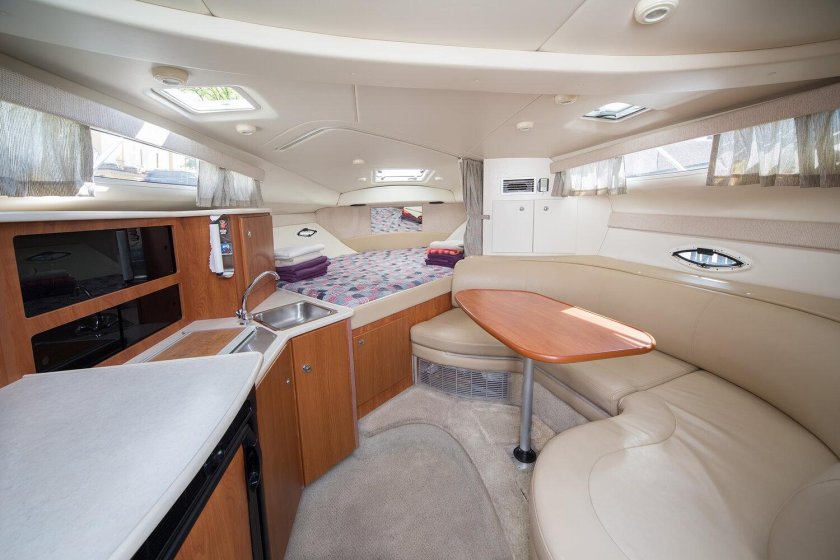 Катер Bayliner 305