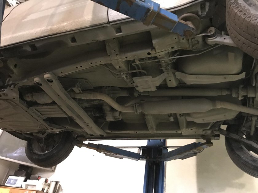 Suzuki Grand Vitara 2,4 снизу