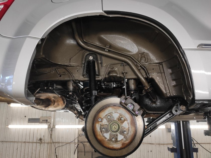 Suzuki Grand Vitara 2008 снизу