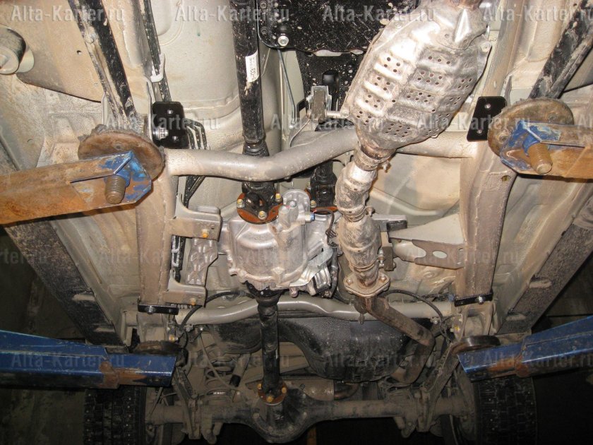 Suzuki Grand Vitara 2,4 снизу