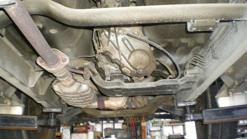 Suzuki Grand Vitara 3 раздатка снизу