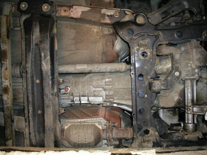 Suzuki Grand Vitara 1 рама вид снизу