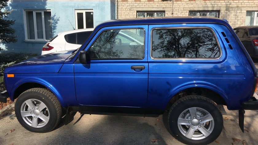 Нива 21214 синяя