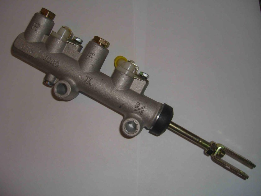 Главный тормозной цилиндр электрокара