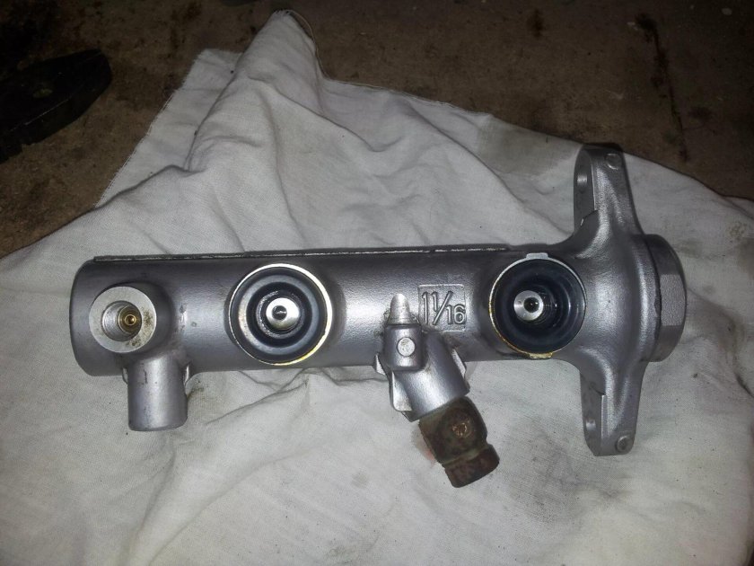 Главный тормозной цилиндр Тойота Альтеза