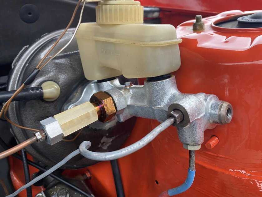 Главный тормозной цилиндр Опель рекорд