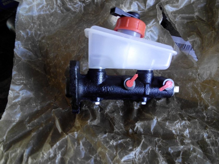 Главный тормозной цилиндр ЗАЗ 1102 Таврия