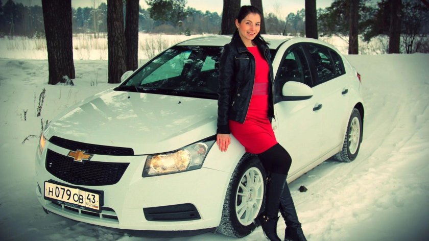 Шевроле Круз и девушки