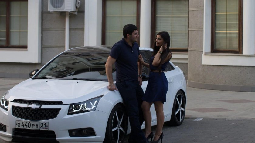 Парень и Шевроле Круз