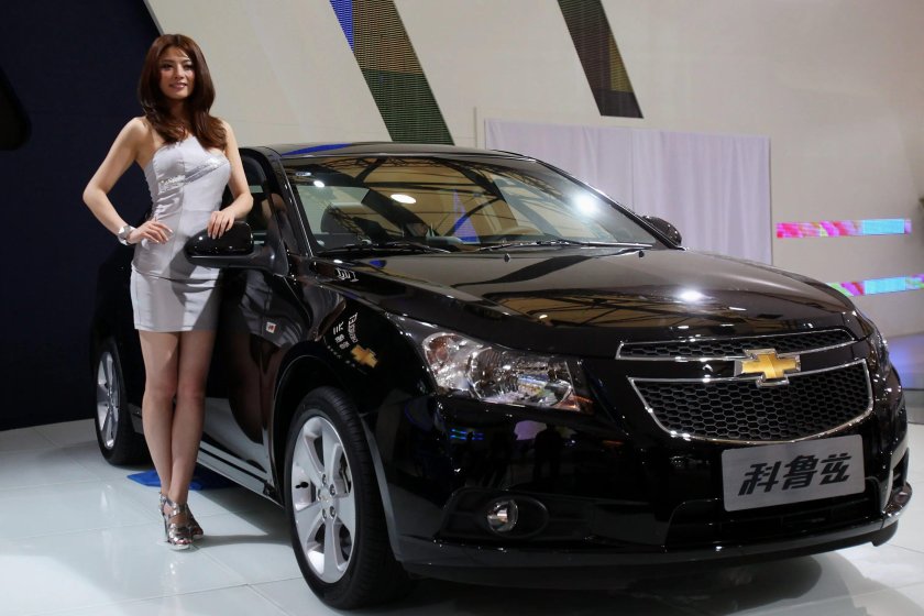 Chevrolet Круз и девушки