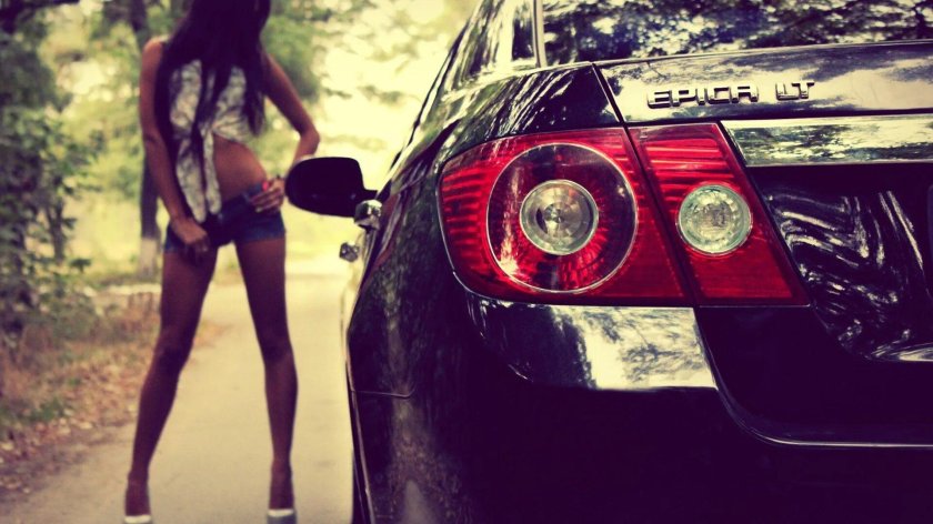 Девушка и БМВ