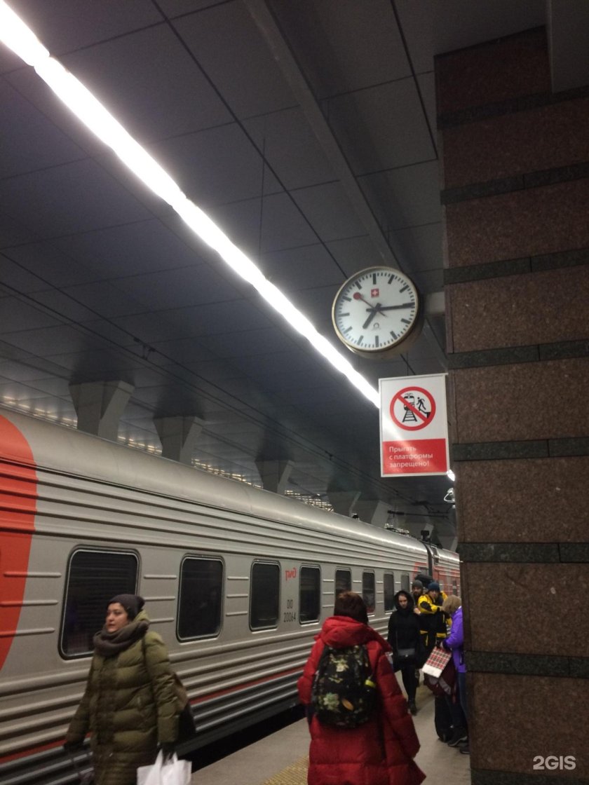 Ладожский вокзал поезда