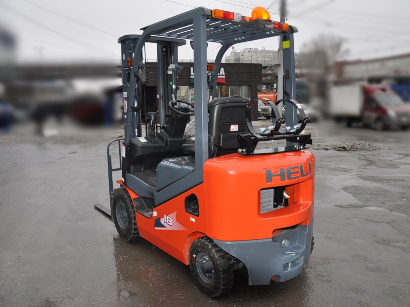 Электрический вилочный погрузчик купить Тойота зеленый