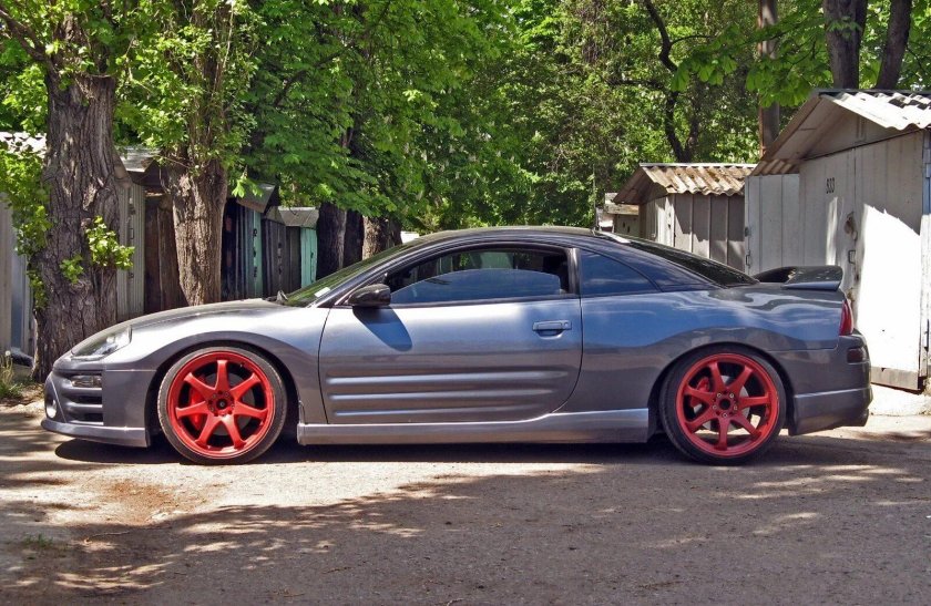 Mitsubishi Eclipse 2