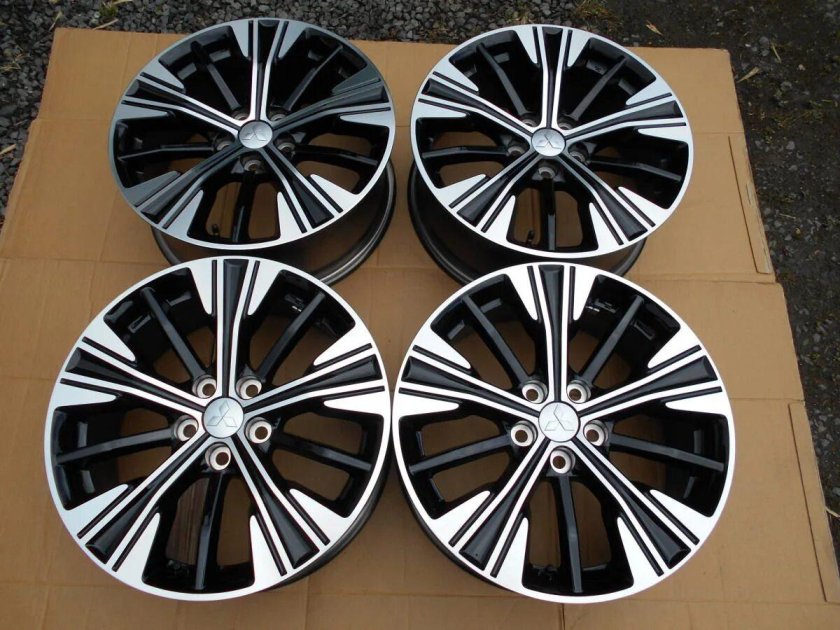 Диски литые r18 на Митсубиси Аутлендер