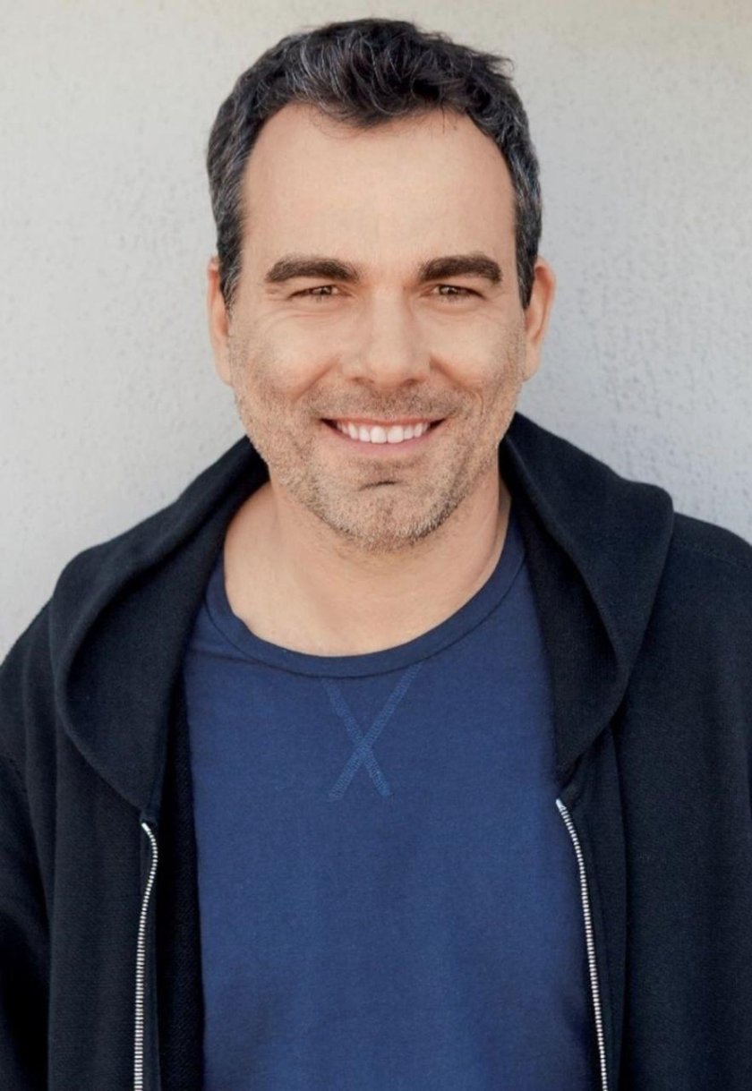 Дэннис илиадис