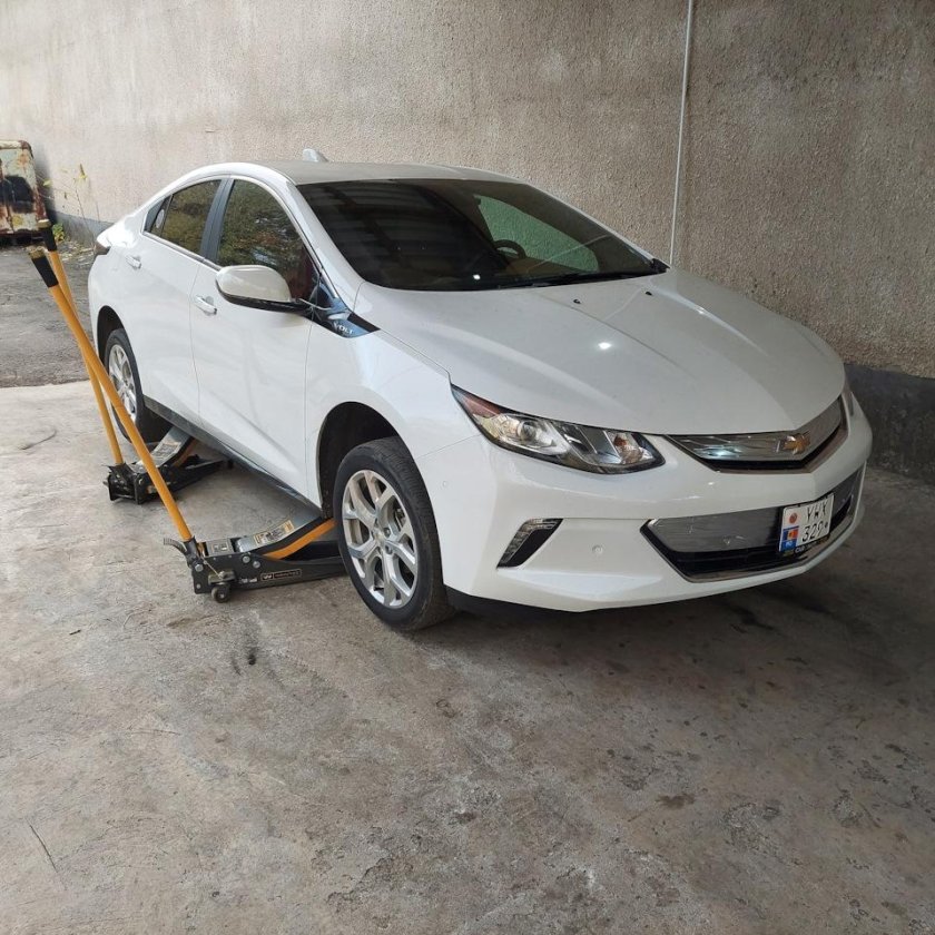 Chevrolet Volt 2017 белиь тюнинг