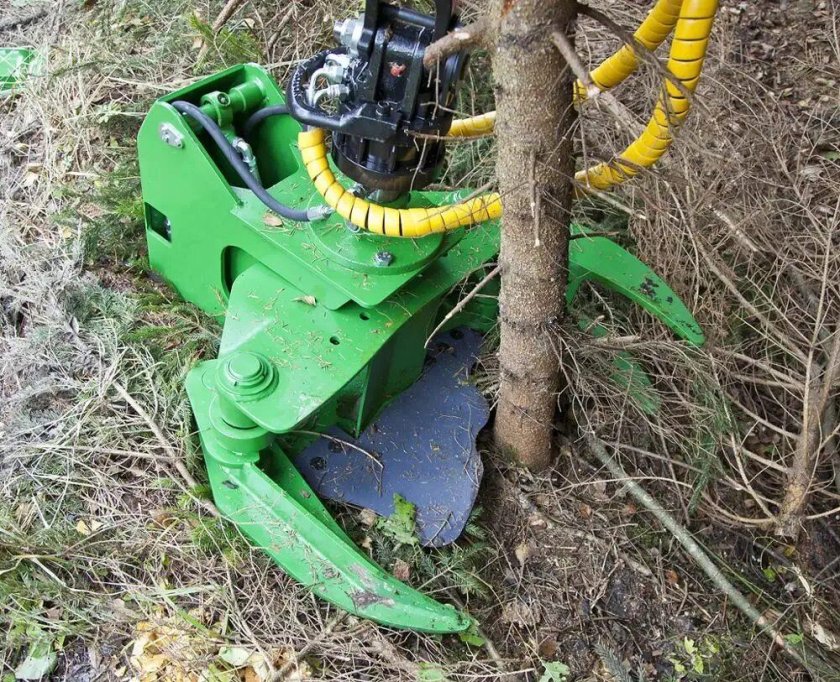 Лесной трактор сучкорез