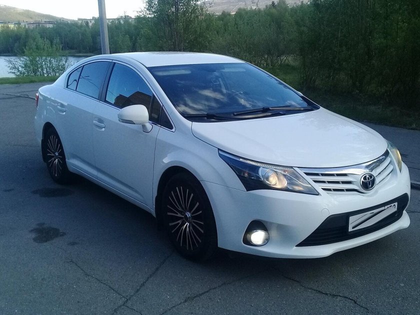 Toyota Avensis 2012 года