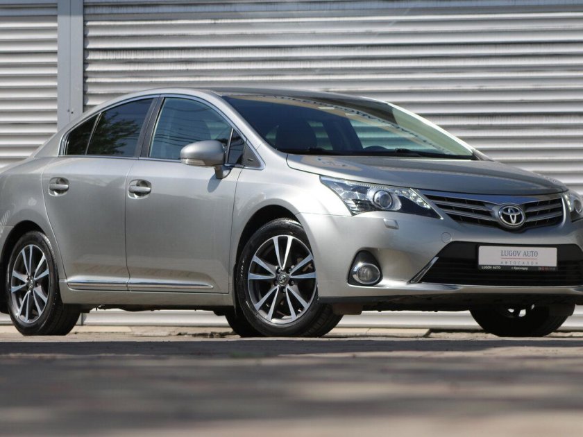 Тойота авенсис 2011 года