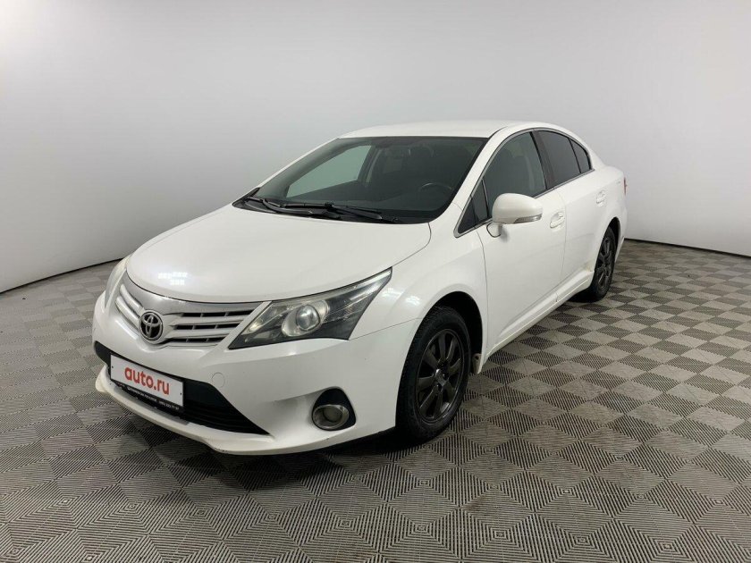 Тойота авенсис 2012 белая