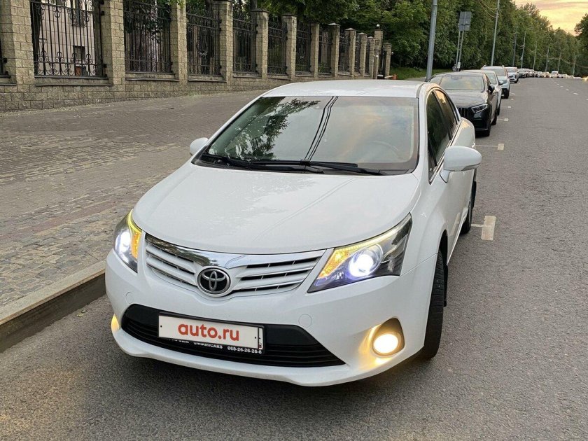 Белый Toyota Avensis III 1.8 CVT (147 Л.С.) С пробегом