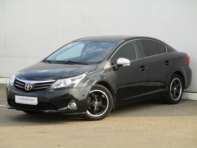 Черный Авенсис