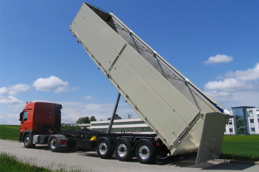 Самосвальный полуприцеп с боковой разгрузкой