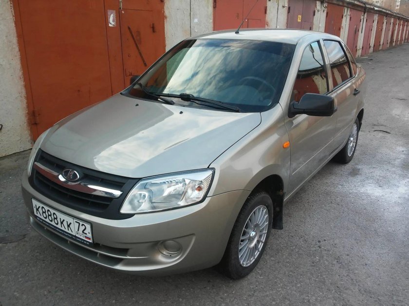 Лада Гранта цвет серый базальт 242